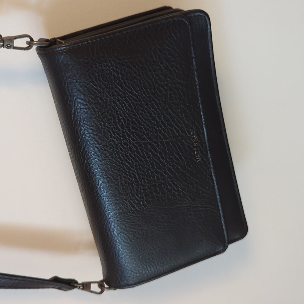 Mat & Nat Black - BEE VEGAN CROSSBODY BAG - PURITY